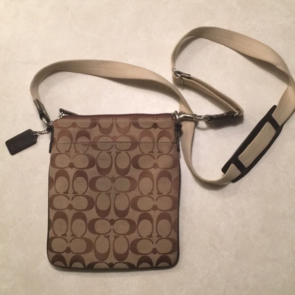 Coach Crossbody Signature Purse - Picture 2 of 2